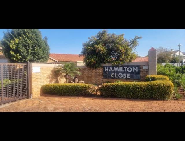 2 BEDROOM APARTMENT FOR SALE IN HEUWELSIG ESTATE